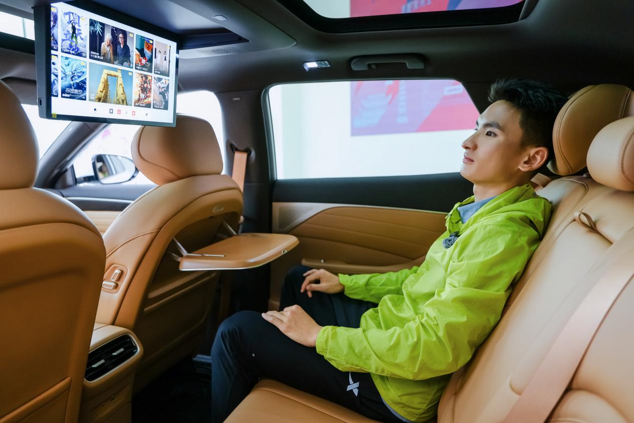 冠军之选！丰配友解锁风神L8，零压座舱成赛后“移动排酸仓”-2