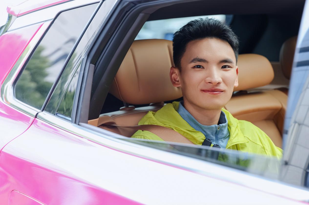 冠军之选！丰配友解锁风神L8，零压座舱成赛后“移动排酸仓”-3